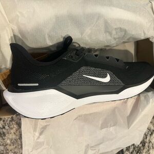 Nike Men’s Black White Grey Air Zoom Pegasus 41 TB Tennis Shoe Men’s NWT in box